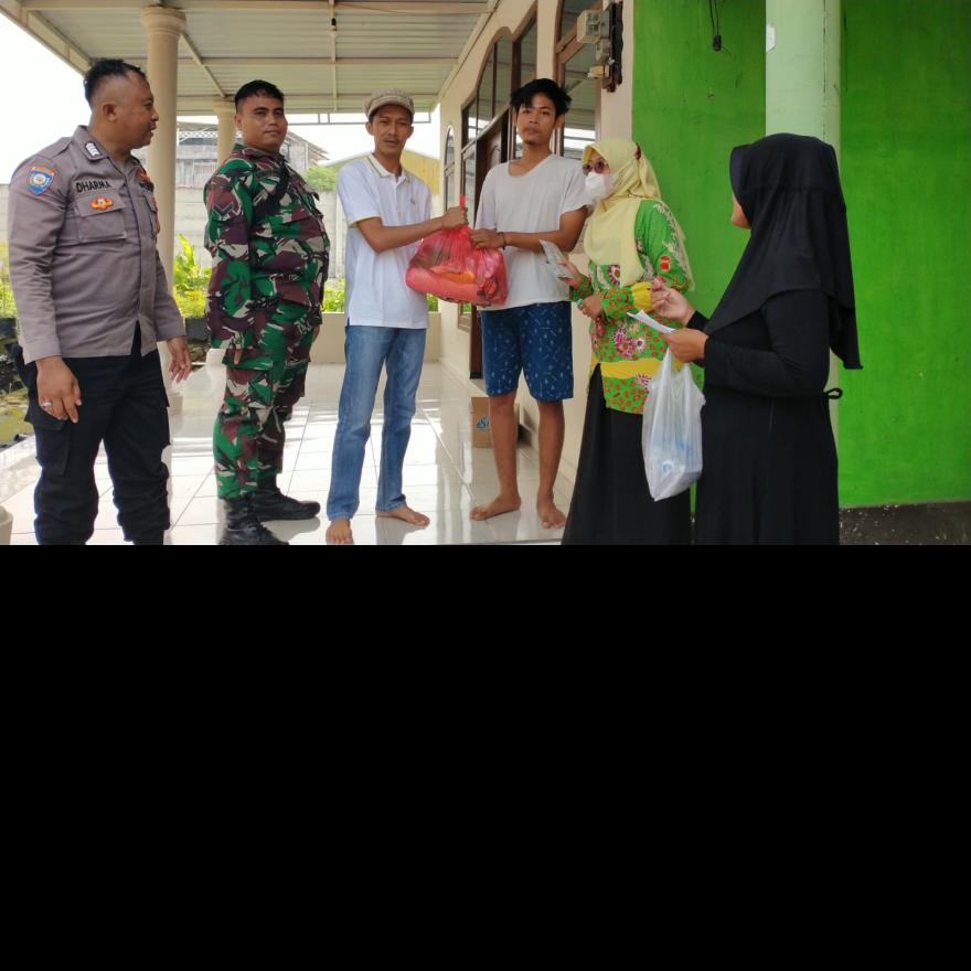 Pembagian Sembako dan Vitamin untuk Penderita TBC : Wujud Kepedulian Terhadap Kesehatan Warga